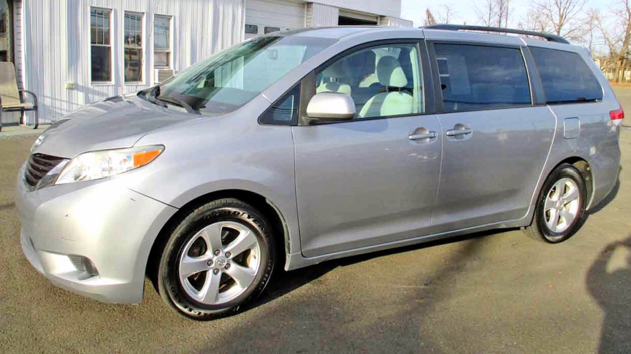 2013 Toyota Toyota seven-seater priced at 13,950