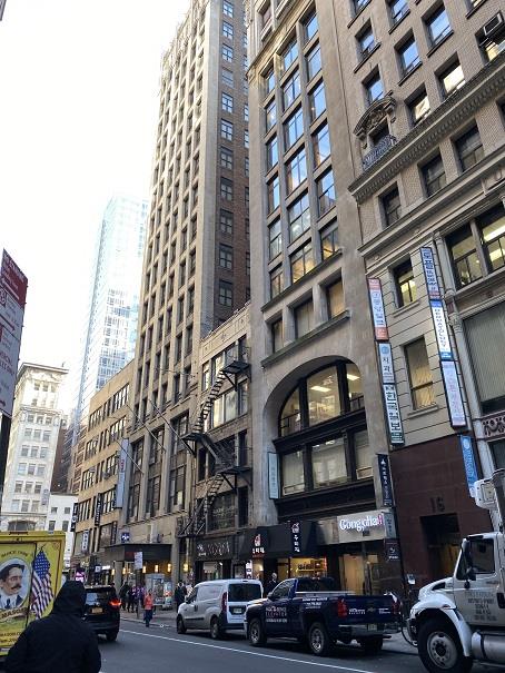 纽约曼哈顿中城门卫电梯一室一厅公寓出租2400月包水