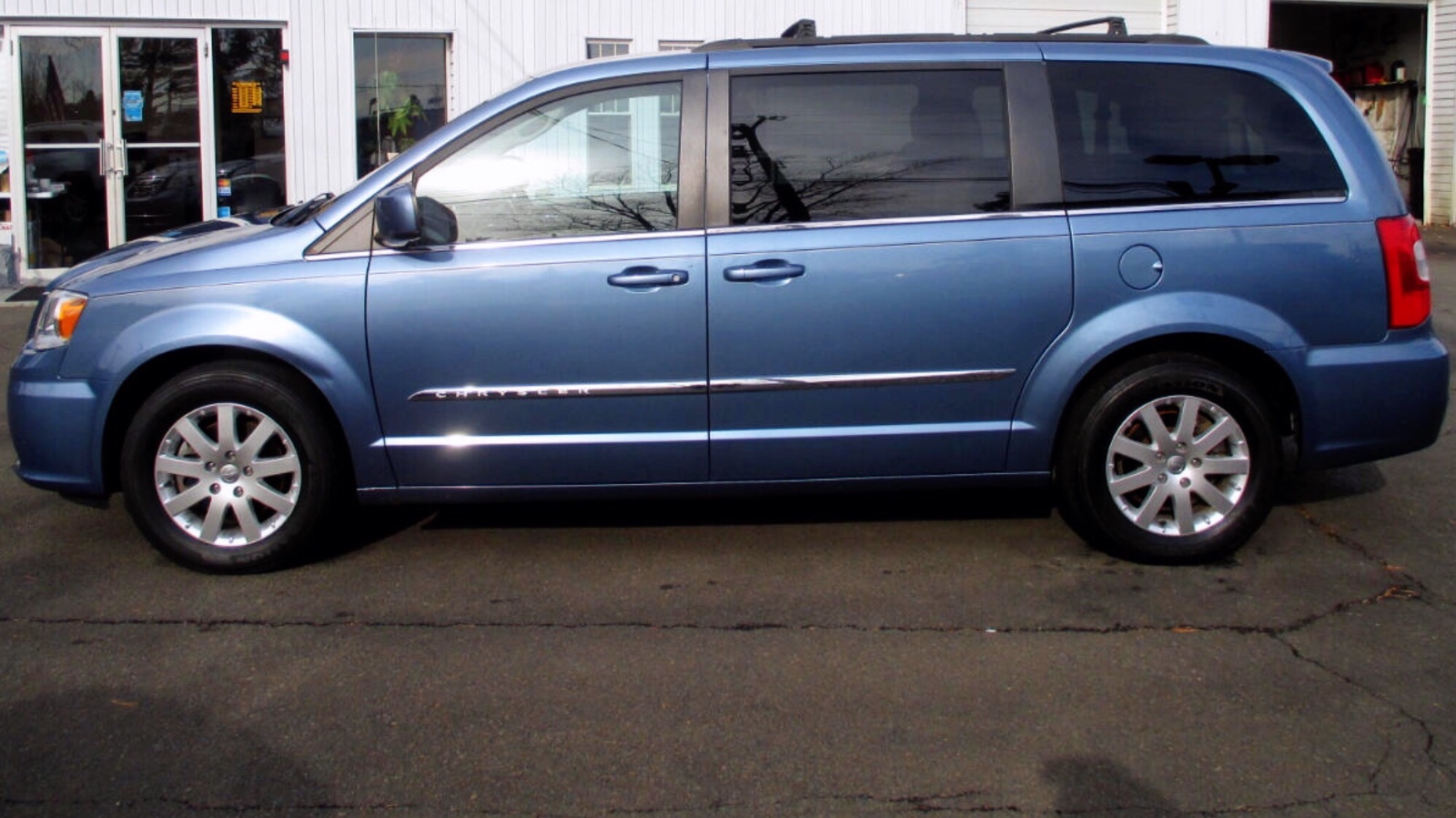 2012 Chrysler Town & Country Touring priced at 10,500