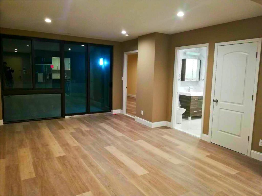 Elmhurst 全新一房一厅带大阳台,步行1分钟到地铁MR,楼