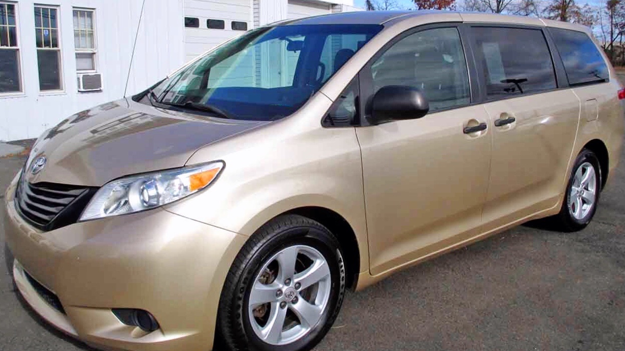 2012 Toyota seven-seater, priced at 13,800