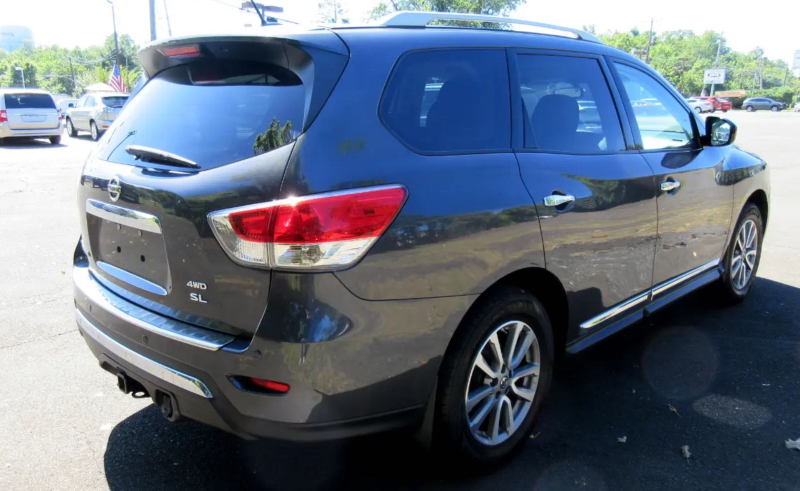 2014 Nissan Pathfinder 4WD SL SUV seven seats priced at 10,800 photo 6