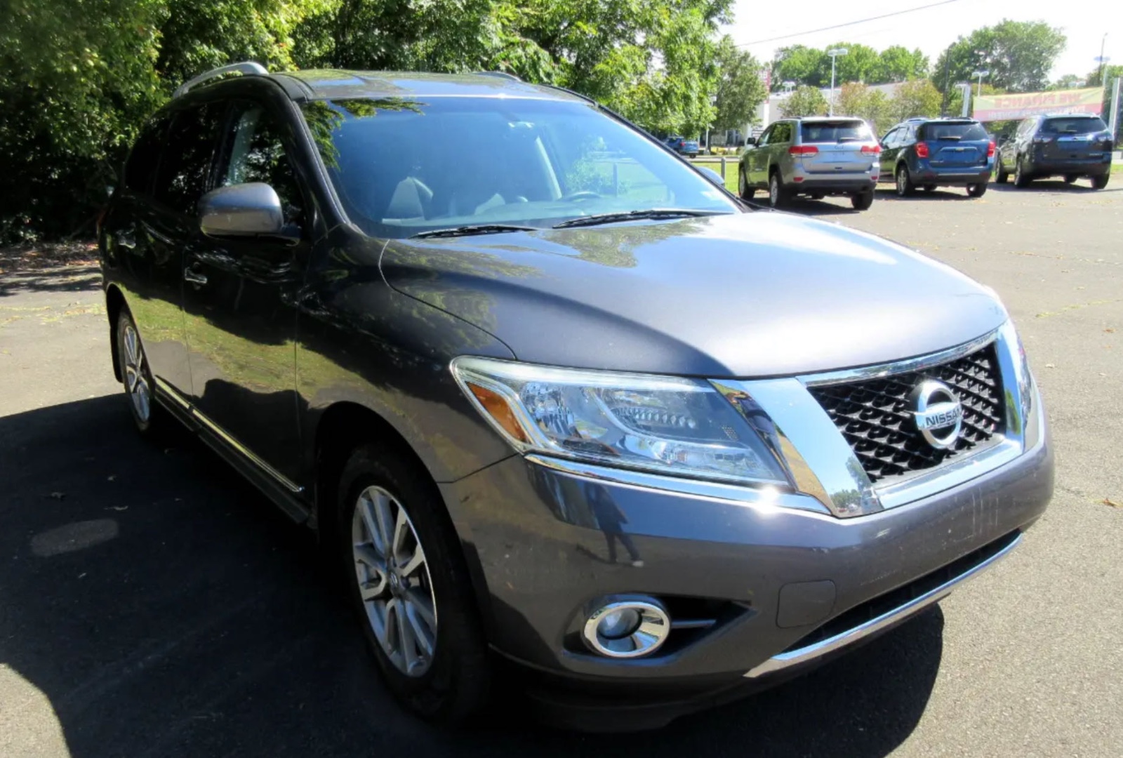 2014 Nissan Pathfinder 4WD SL SUV seven seats priced at 10,800 photo 4