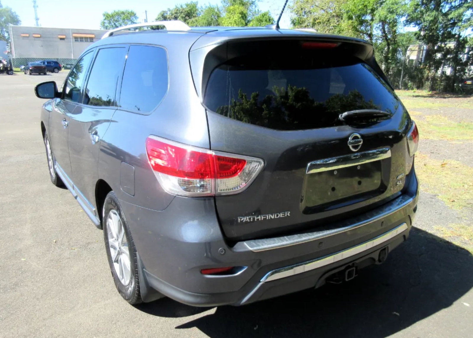 2014 Nissan Pathfinder 4WD SL SUV seven seats priced at 10,800 photo 7