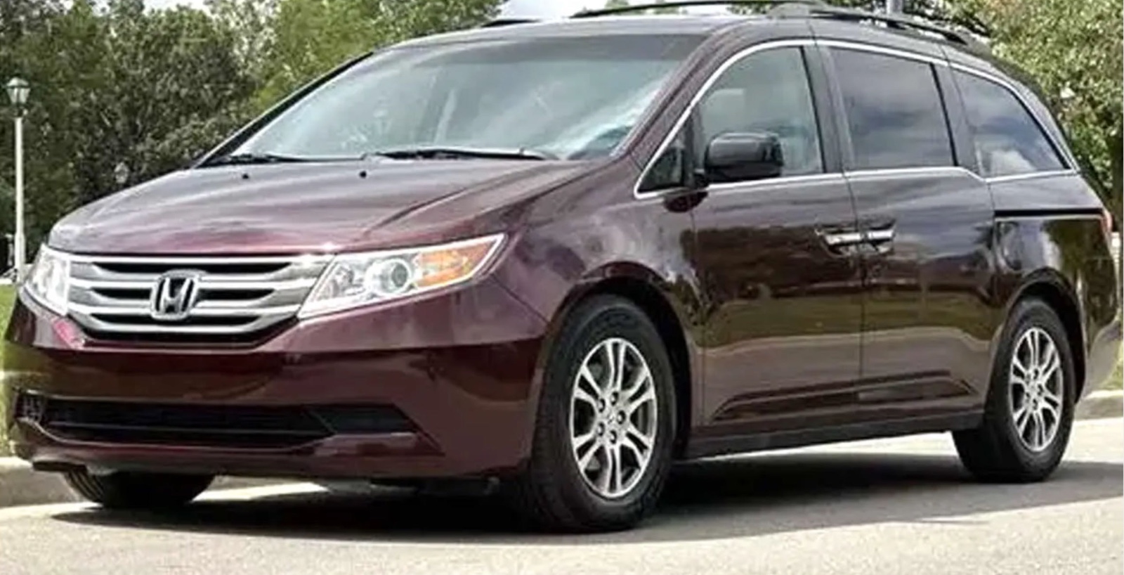 2013 Honda Odyssey Honda Odyssey seven-seater priced at 12,850 photo 4