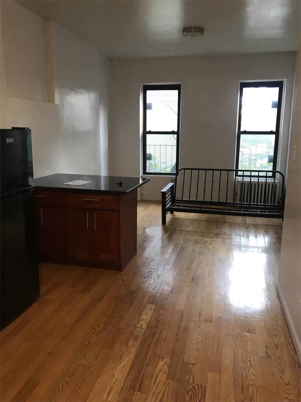 纽约曼哈顿上东城East 124st女生单间出租950/月包水