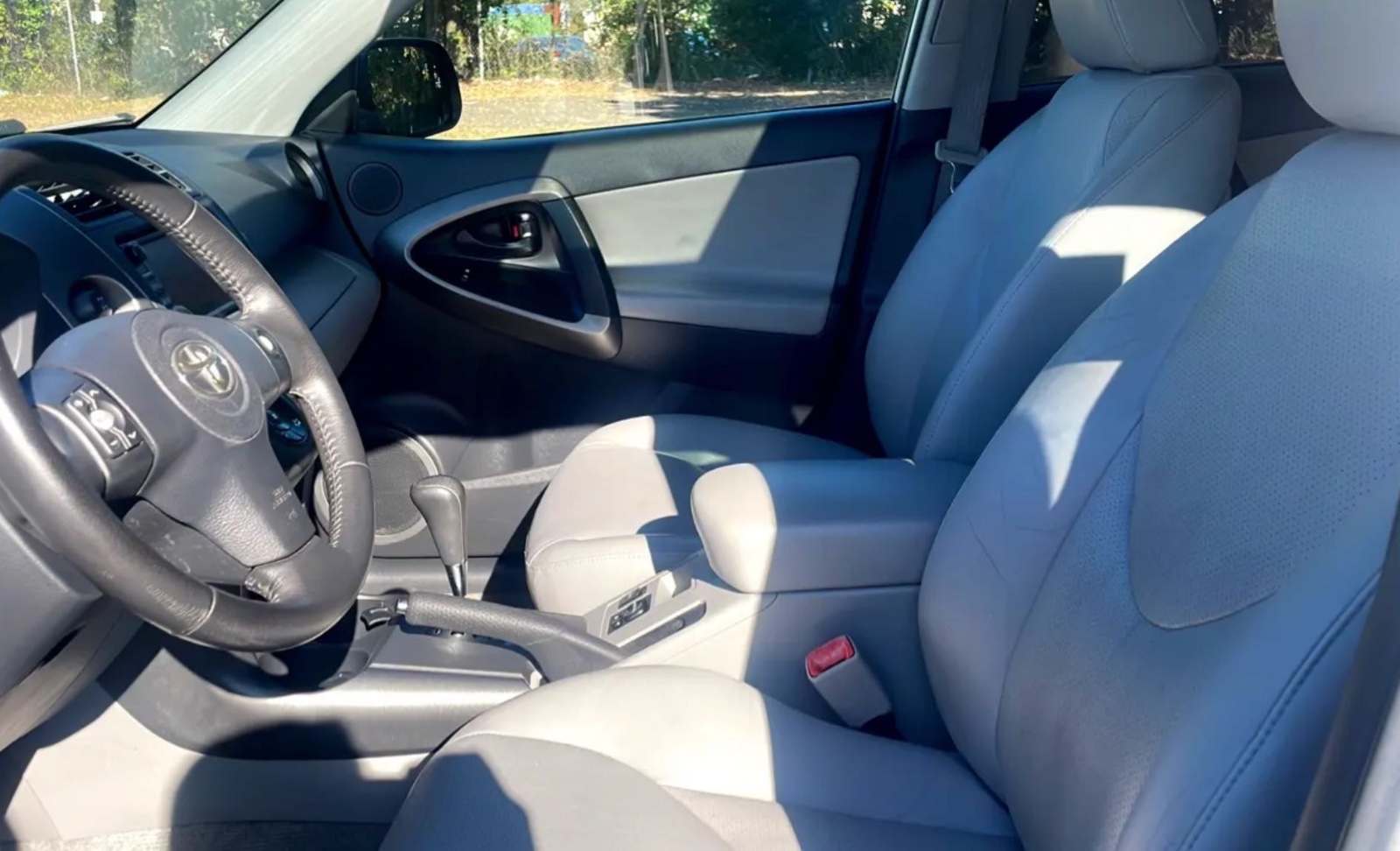 2011 Toyota RAV4 4WD V6 Toyota SUV with five seats, priced at 10,850 photo 6