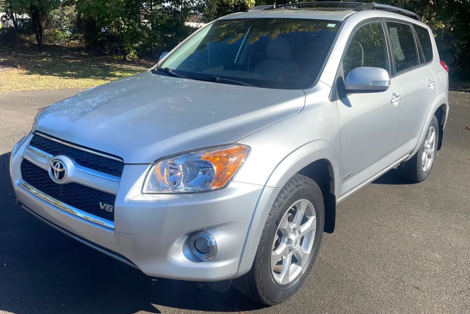 2011 Toyota RAV4 4WD V6 Toyota SUV with five seats, priced at 10,850 photo 4