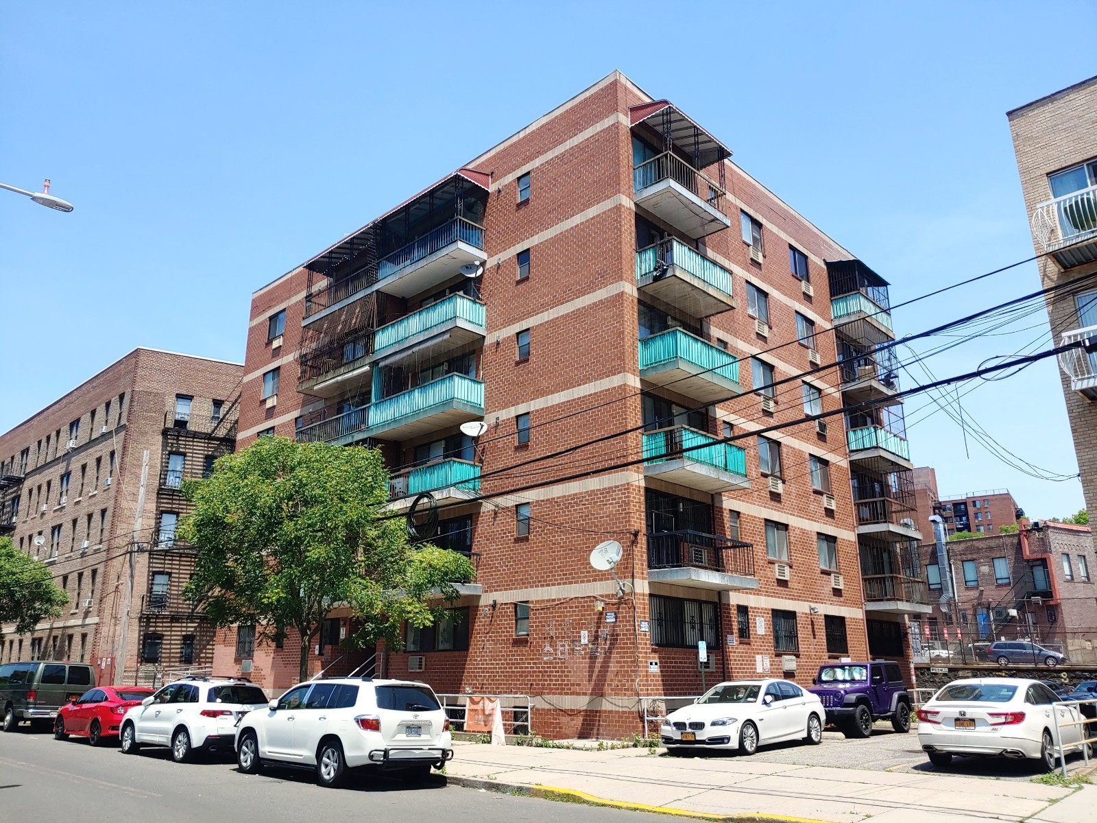 Flushing Condo 屋主自售一房一廳康斗 附帶一私人停車