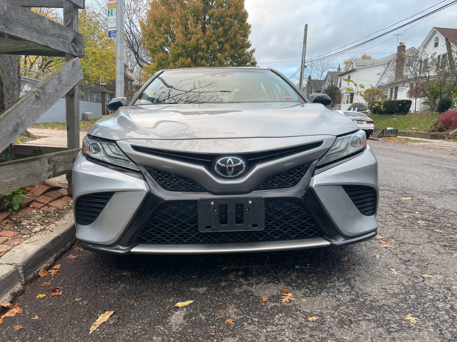 2019 Toyota Camry XSE, panoramic sunroof, leather seats, heated seats. One owner has no accidents photo 2