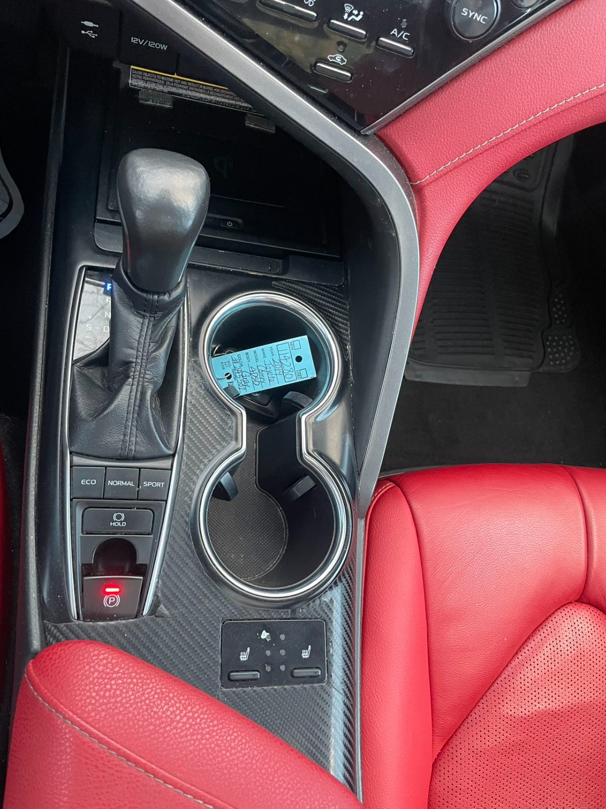 2019 Toyota Camry XSE, panoramic sunroof, leather seats, heated seats. One owner has no accidents photo 6