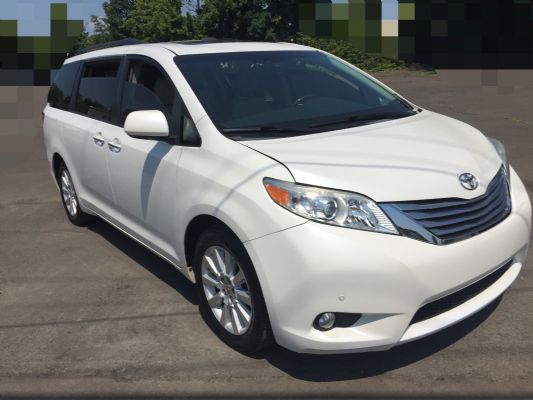 2012 Toyota Sienna XLE AWD Toyota seven-seater, priced at 13,850
