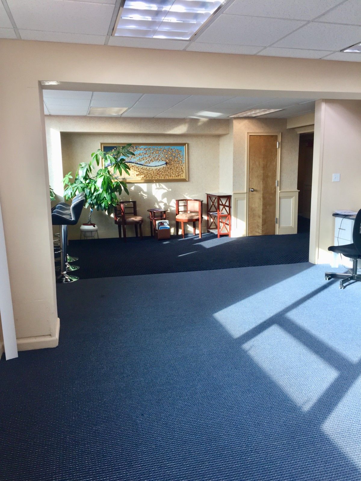 法拉盛办公室出租, 位置佳, 免费停车, 可看到曼哈顿