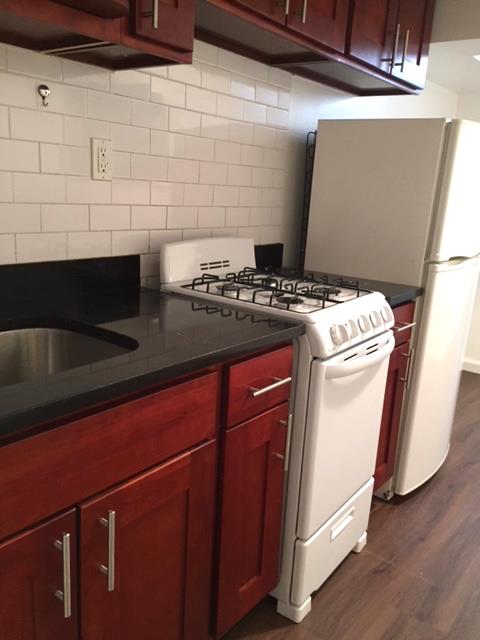 纽约市曼哈顿中城半地下统舱1725/月包水暖气