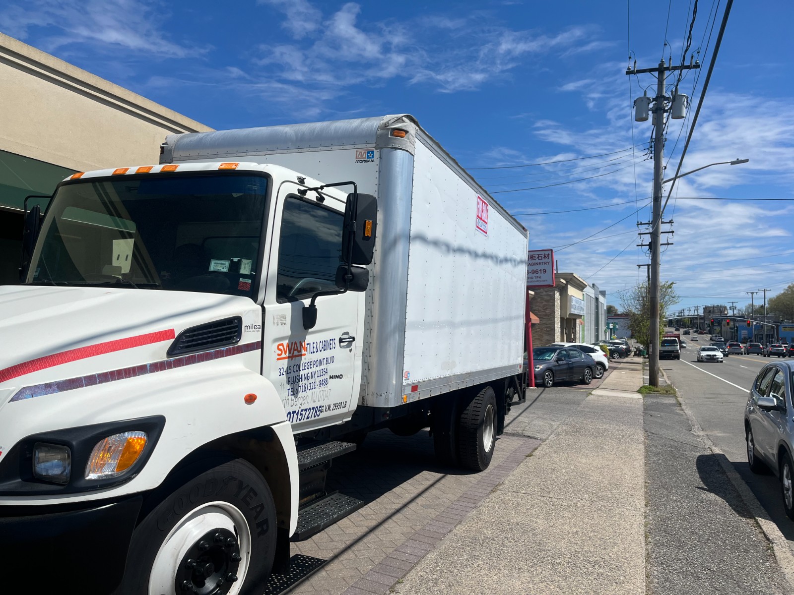 ---Used 2005 HINO diesel truck 18-foot box for sale No commercial driver's license required --- photo 4