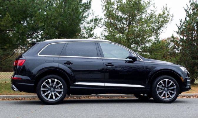 17 年黑色. Audi Q7