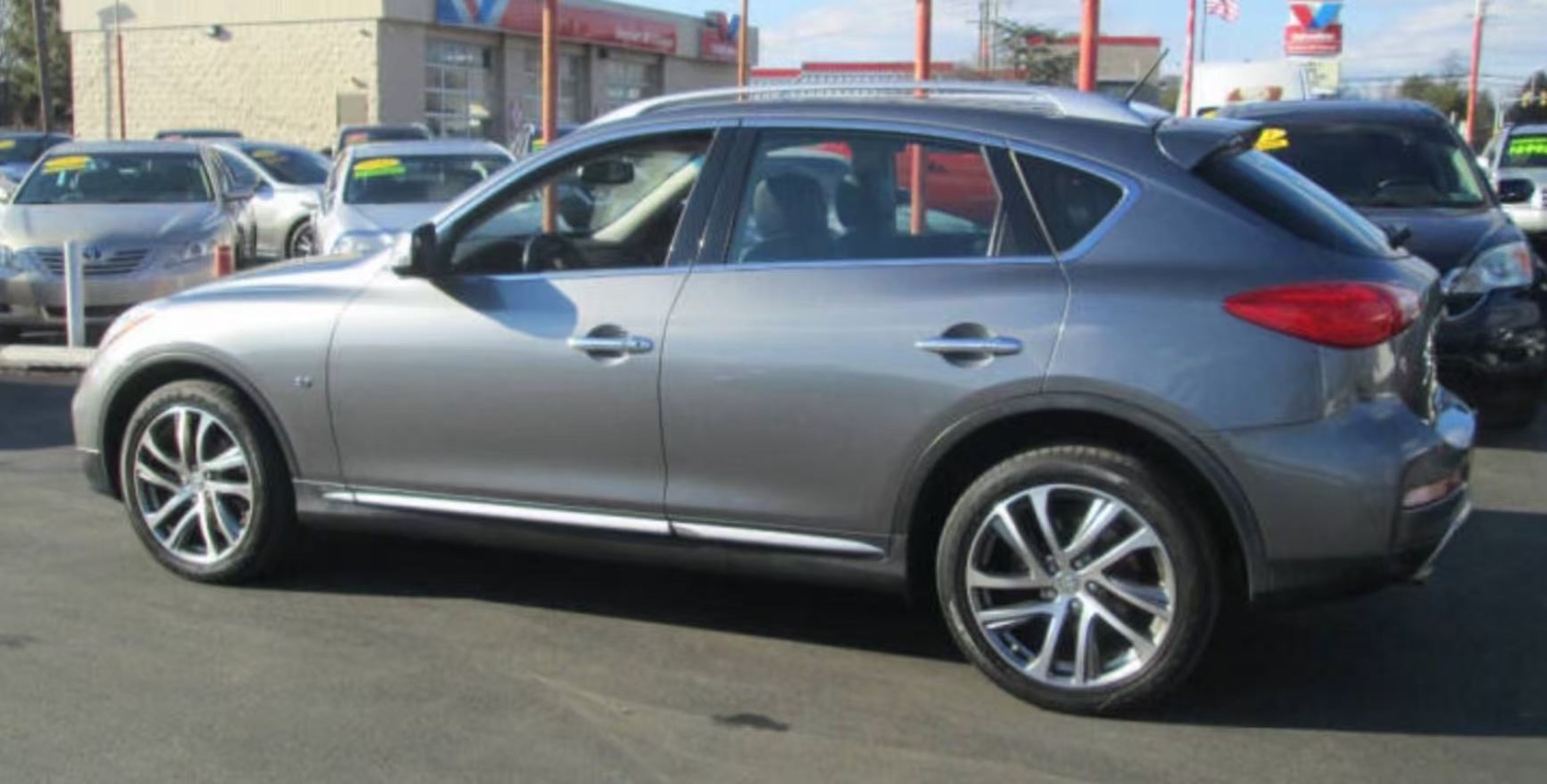 2017 Infiniti QX50 AWD Crossover priced at 15,995 photo 6