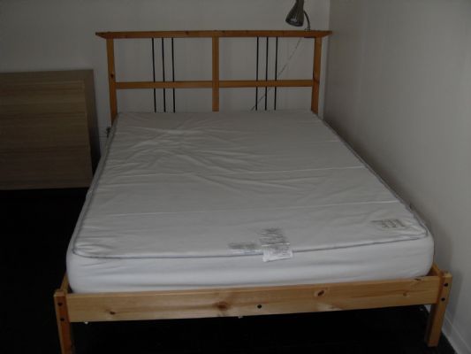 Moving sale 床架 床垫 沙发 床头柜 等等