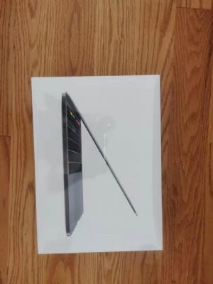 便宜出售两台苹果电脑Macbook Pro 全新 跟 九成新