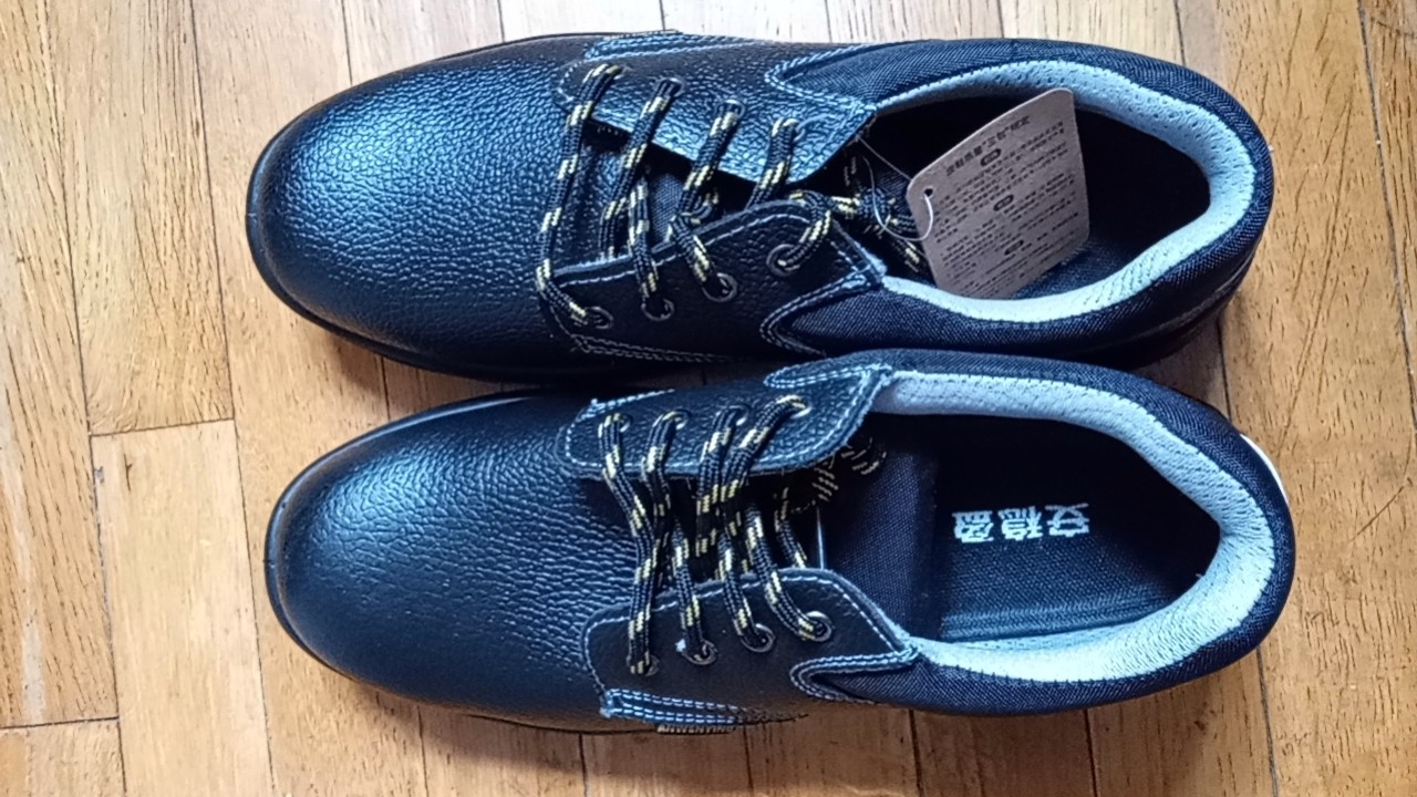 Brand new men's work shoes, labor protection shoes, strong and durable