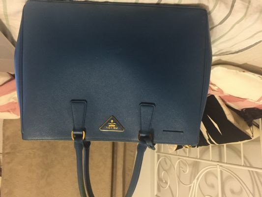 Prada 限量版杀手包出售