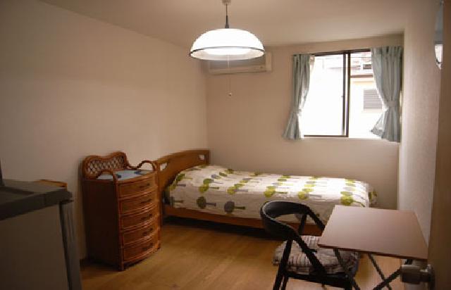 唐人街三个单房出租 2分钟到地铁站