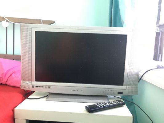 搬家低价甩卖电视,桌子,电子秤