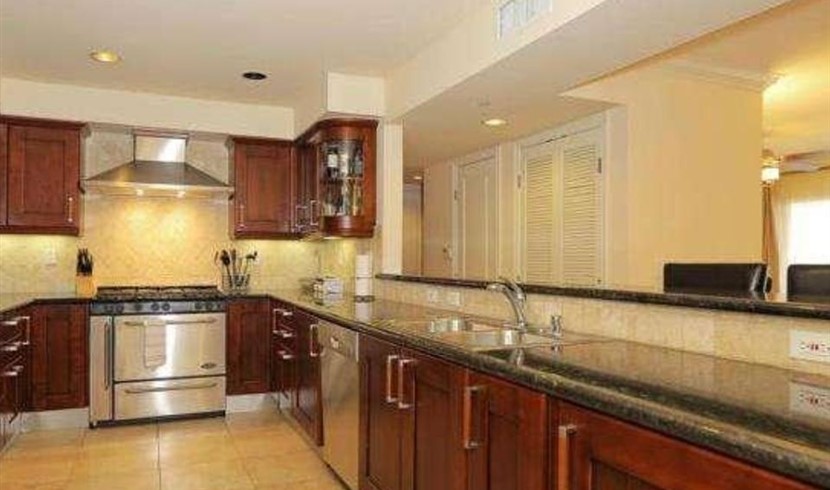 鄰近UCLA,宽敞明亮3房CONDO 出售 图片 1