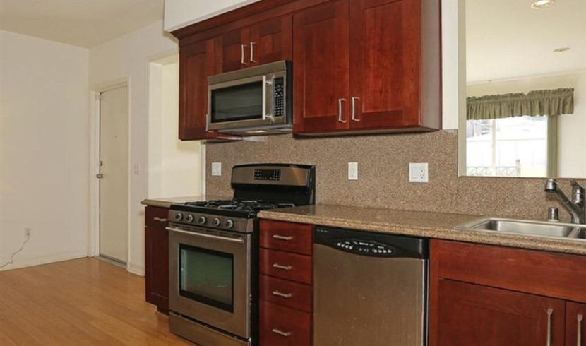 時尚尖端一房CONDO 出售 图片 2