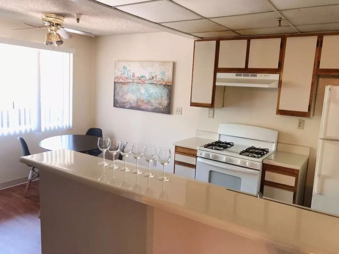 學生公寓512 Veteran 招租啦！