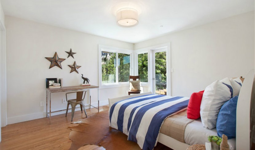 Modern house with elegant and chic interior design photo 5