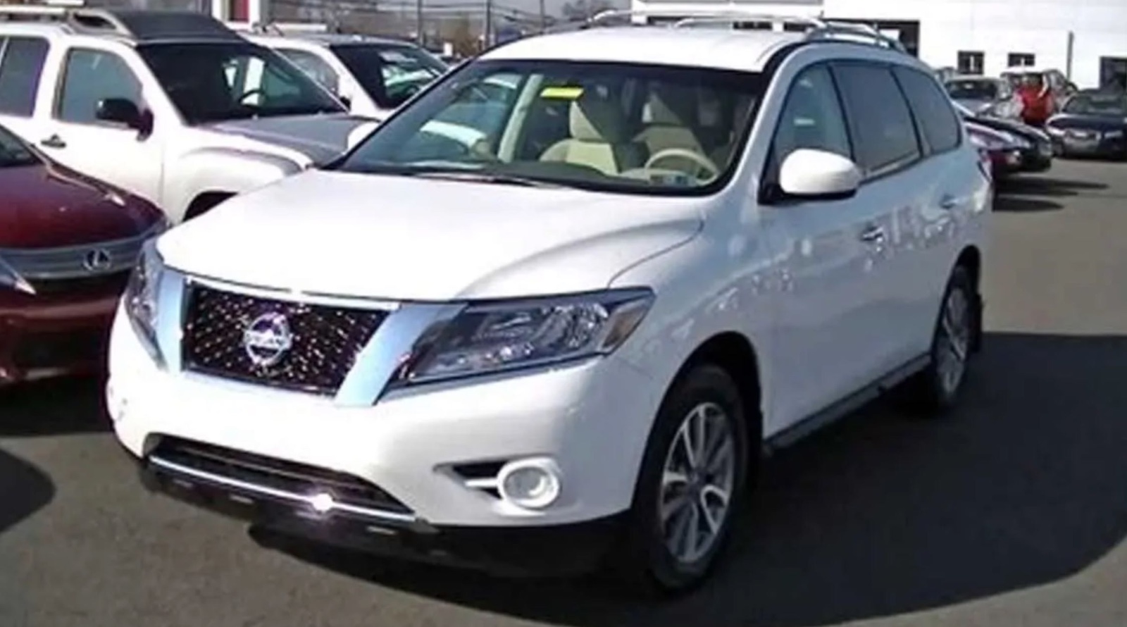 2013 Nissan Pathfinder 4WD Nissan SUV seven seats priced at 9650