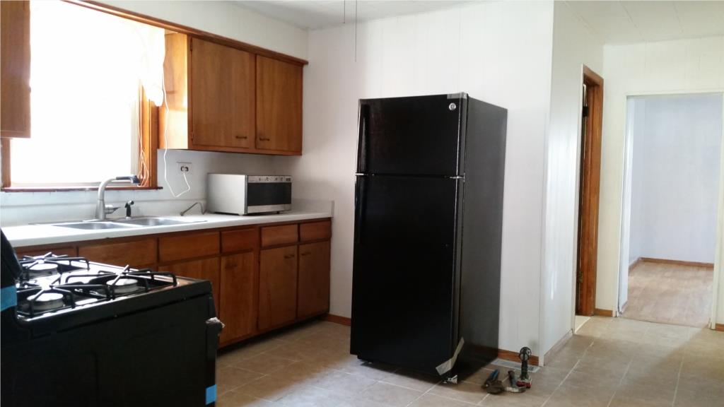 Newly renovated four-bedroom and three-living room for rent, new refrigerator and stove, newly installed central air-conditioning and heating