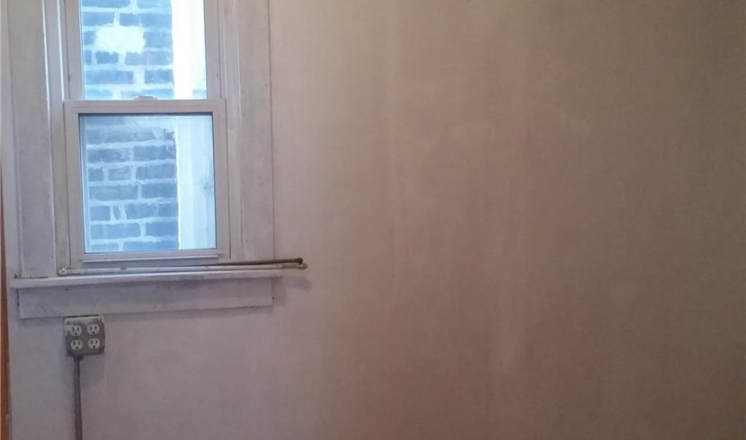 Newly renovated four-bedroom and three-living room for rent, new refrigerator and stove, newly installed central air-conditioning and heating photo 2