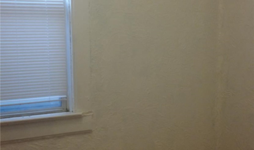 Newly renovated four-bedroom and three-living room for rent, new refrigerator and stove, newly installed central air-conditioning and heating photo 1