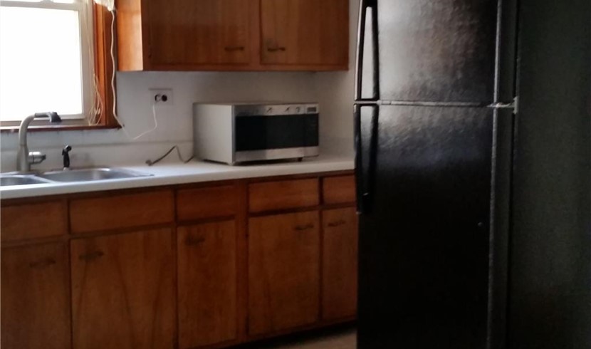 Newly renovated four-bedroom and three-living room for rent, new refrigerator and stove, newly installed central air-conditioning and heating photo 8