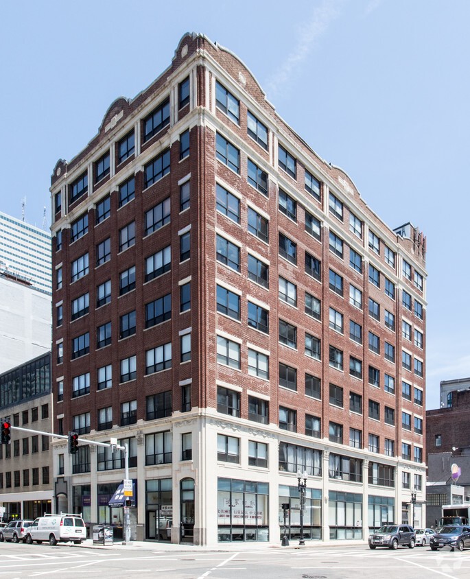 唐人街一樓地舖連地下室出租/ 出售