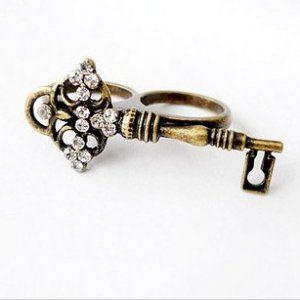 Diamond-encrusted vintage key ring photo 4