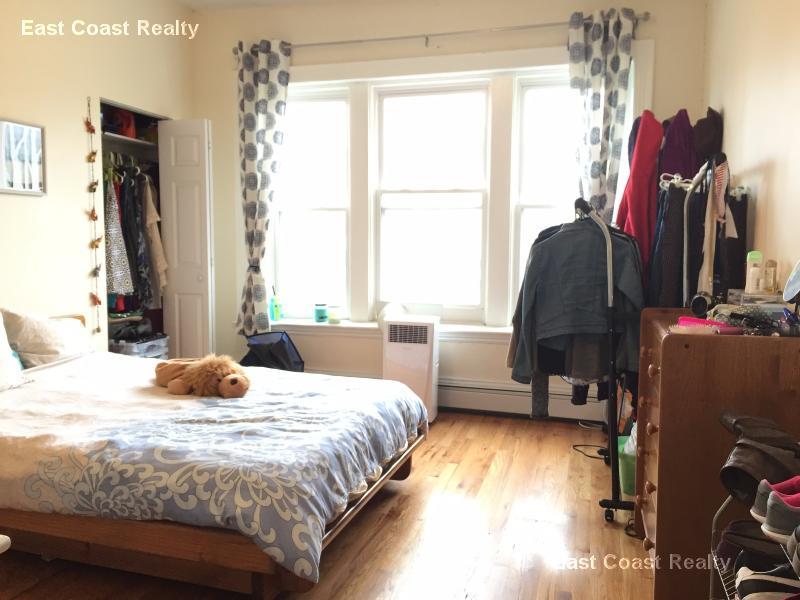 【Fenway】Aberdeen St五室两卫精品公寓出租，交通便