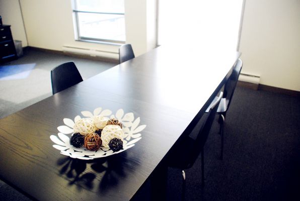 Brand new retractable dining table, can seat up to 12 people photo 5