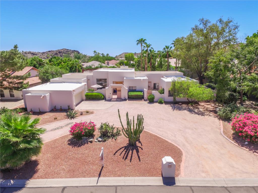 STUNNING ESTATE LOCATED IN PHOENIX ARIZONA U.S.A.