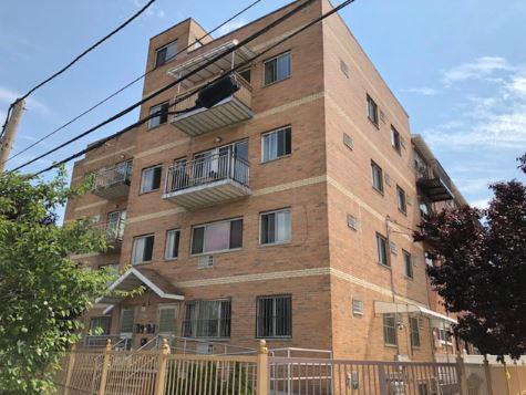 新上市房好收租!法拉盛中心单边砖房4家,10年新!