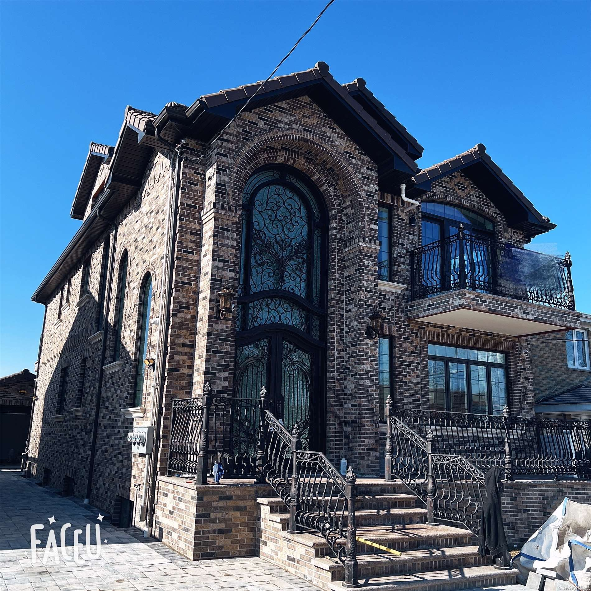 Bayside两家庭好房出售