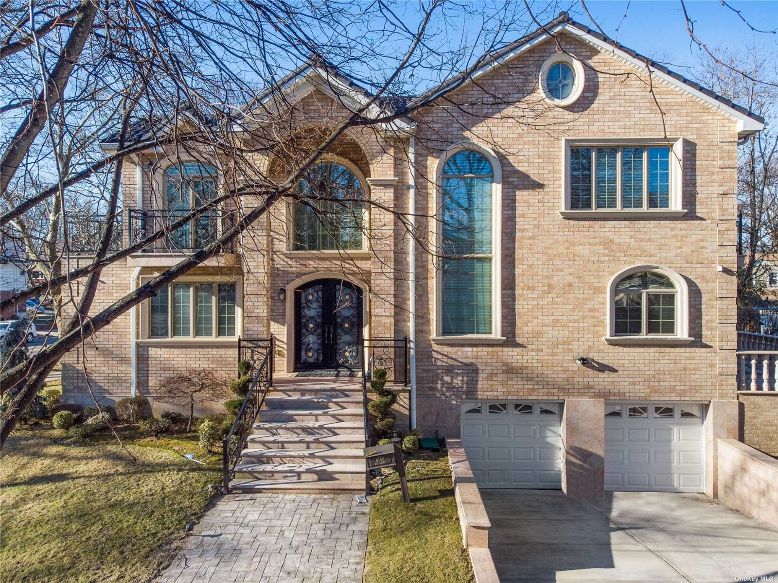 出售26学区OKLAND GARENS占地近6000尺豪宅,4卧5.5浴