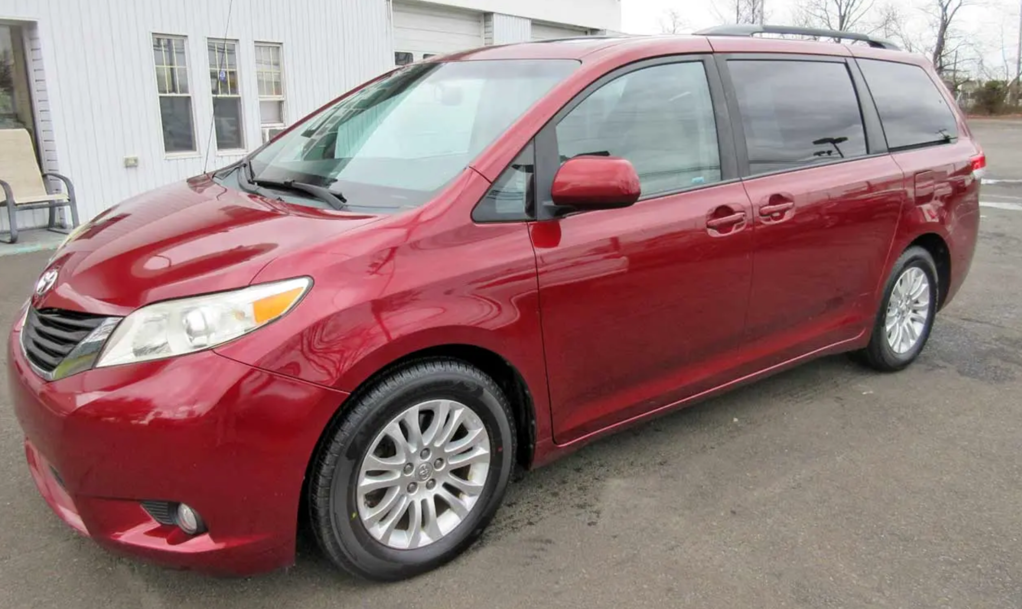 2013 Toyota Sienna XLE Toyota eight-seater, priced at 13,850
