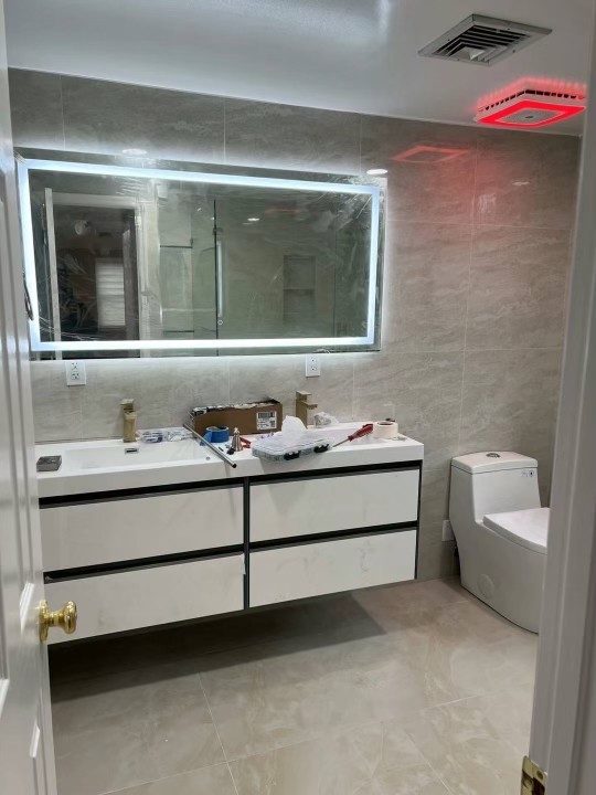 华新装修公司承接室内外装修，厨房浴室 地板打磨  批灰隔间油漆 房屋翻新改造 信誉好，价格合理