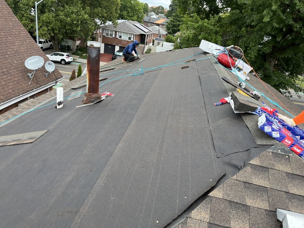 百安居屋顶工程公司 专业屋顶维修，屋顶翻新，急修屋顶漏水，屋顶防水，更换屋顶瓦片，服务优秀，价格合理
