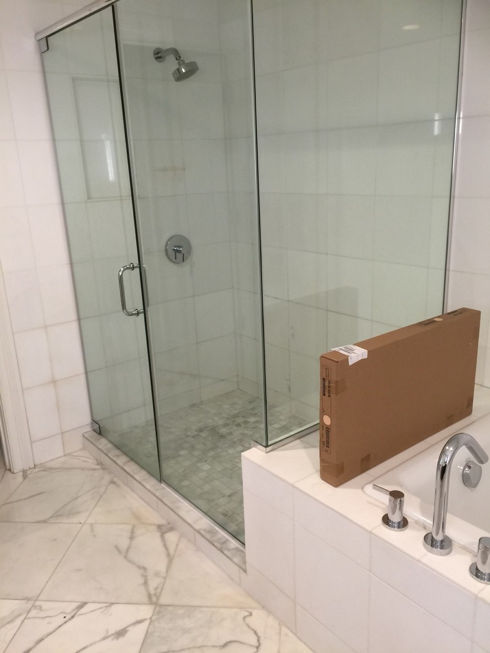 厨房装修，厕所翻新，加建改建，擅精木工，室内装修