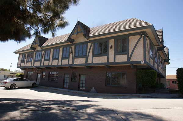 美國菁士登大學