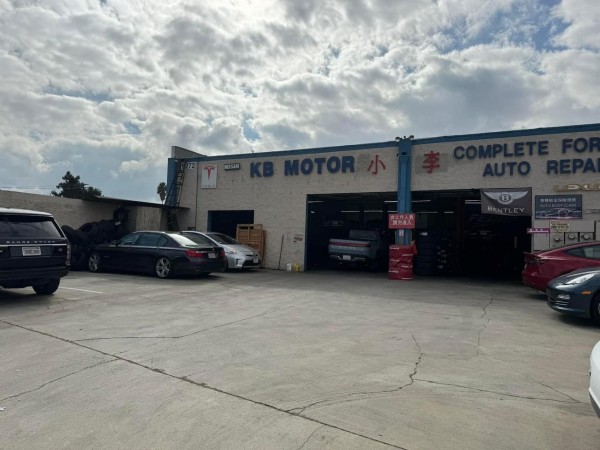 小李修車廠─特斯拉授權維修廠